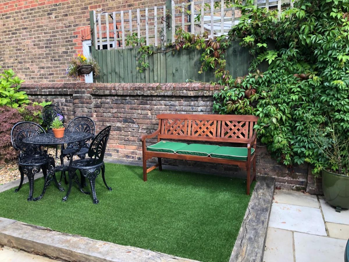 Appartamento Kristina'S Coach House Horsham Esterno foto